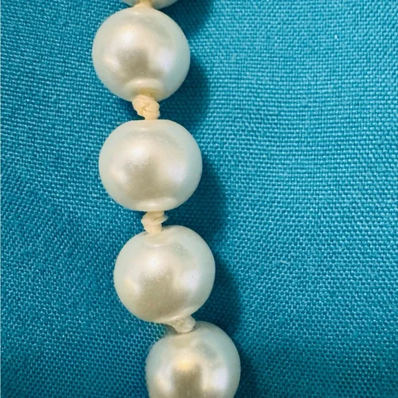 *5 for $20; Vintage White Pearl Necklace - Picture 3 of 3